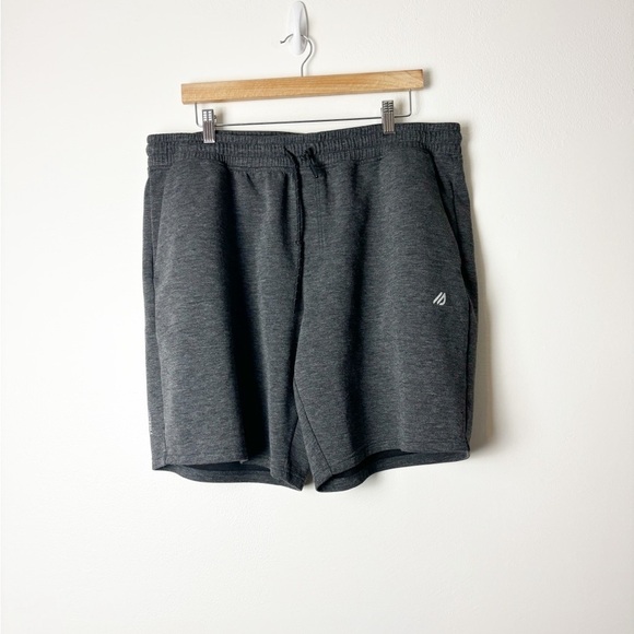 EDDIE BAUER • Men’s Travex Charcoal Grey Sweat Shorts Size XL - Picture 1 of 5